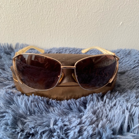 GUESS Women Sunglasses - Picture 5 of 5